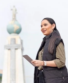 Licenciada en el sitio historico Salvador del Mundo